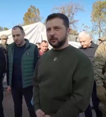 Зеленский прибыл с визитом в Херсонскую область: показал кадры из разрушенного Россией села