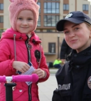 Сто лучан отримали безкоштовні флікери від поліцейських