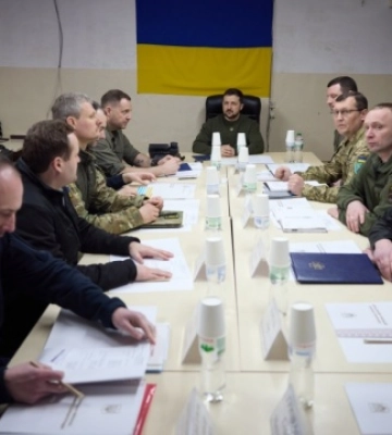 Зеленський на Херсонщині провів нараду та нагородив захисників