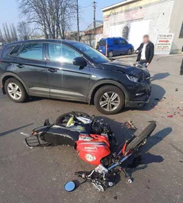 Поліція Харківщини встановлює обставини ДТП, в якій загинув 45-річний велосипедист. ФОТО