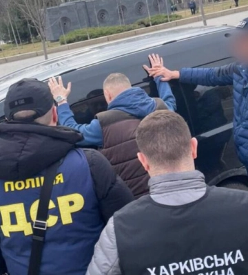 У Харкові затримали ділка, який за 2300 євро оформив дозвіл на виїзд за межі України через систему “Шлях”