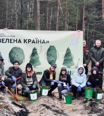 Дати нове життя лісові – найкраща справа: волинські школярі допомагали висаджувати ліс