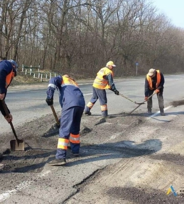 На дорогах Кіровоградщини ліквідували вибоїни на майже 20,5 тисяч м2 покриття (ФОТОФАКТ)