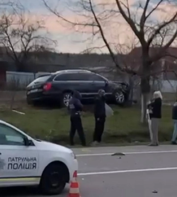 Під Луцьком – страшна аварія: автівка злетіла з дороги (відео)