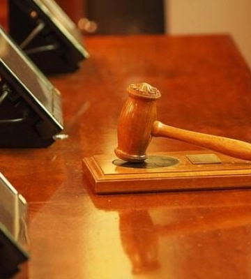 Продовжує працювати і провину не визнає: на Львівщині судитимуть лікаря за смерть немовляти