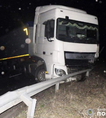 На Миколаївщині внаслідок зіткнення з вантажівкою загинув 19-річний водій лековика