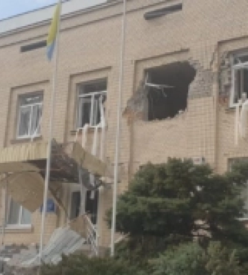 Російська армія обстріляла Берислав, частково зруйнована адмінбудівля – начальник Бериславської РВА Літвінов