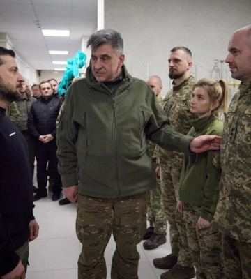 Зеленський вручив нагороди лікарям із Рівненщини