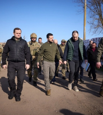Зеленський прибув із робочим візитом на Херсонщину (ВІДЕО)