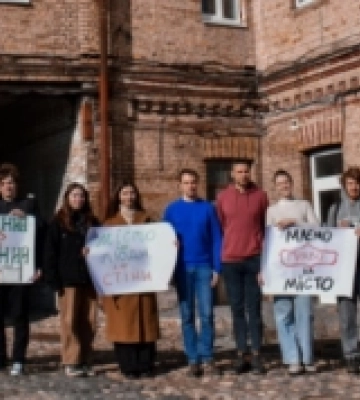 «Ми не готові відмовлятися від демократичних цінностей», – луцькі активісти про Гостинний двір