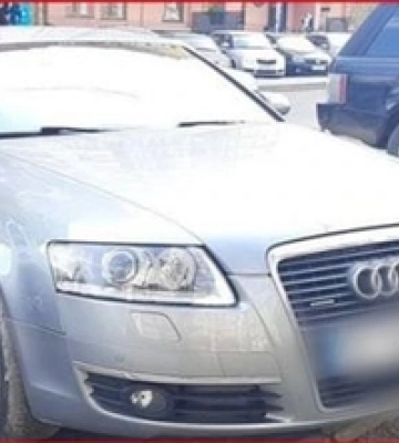 У Луцьку «автохам» припаркувався на газоні 