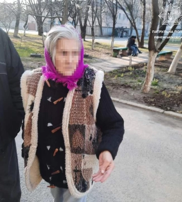 Патрульні у Рівному повернули рідним безпорадну жінку, яка втратила орієнтацію