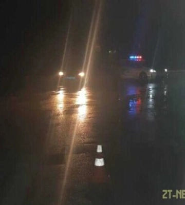 У Житомирському районі під колеса автівки потрапив 61-річний чоловік, поліцейські розшукують свідків ДТП