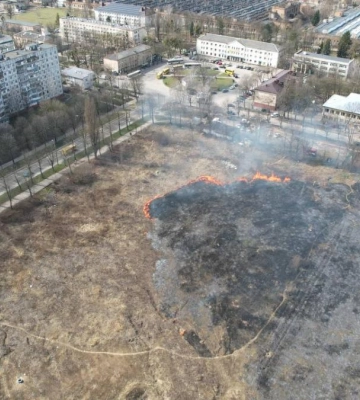 Рятувальники показали наслідки загоряння сухої трави у Рівному (ФОТО+ВІДЕО)