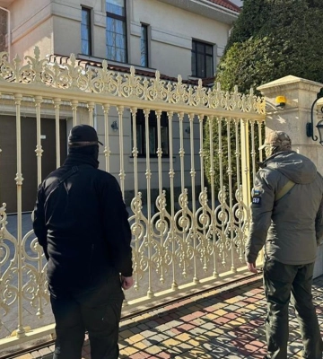 В Україні викрили компанію, яка постачала в РФ сировину для виробництва лазерних прицілів