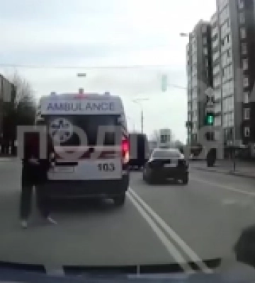 Луцькі патрульні помогли доправити до лікарні породіллю у важкому стані