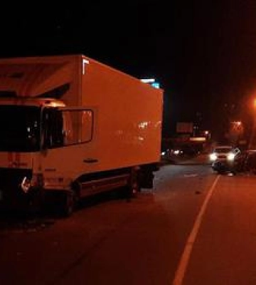 На Полтавщини легковик зіткнувся з вантажівкою