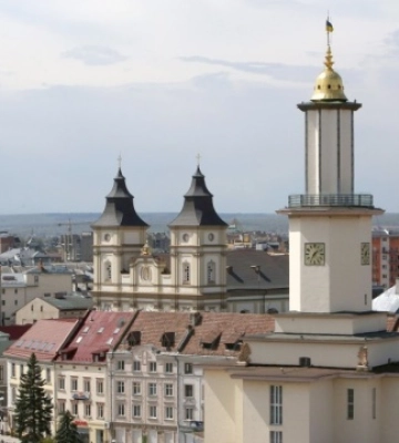 В Івано-Франківську презентували книгу про життєпис міста за 260 років