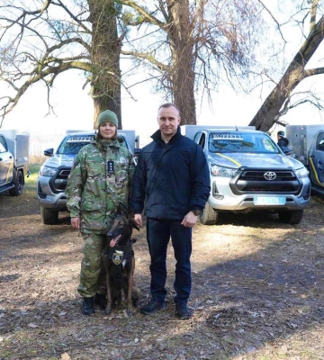 Говард Баффетт підтримав кінологів Київщини: фото, відео позашляховиків для перевезення хвостатих