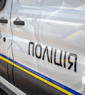 На в’їзді до Кривого Рогу автівка врізалась у блокпост