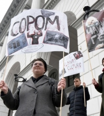 &quot;Стыд, сколько еще?&quot;: студенты консерватории протестуют на Майдане из-за Чайковского