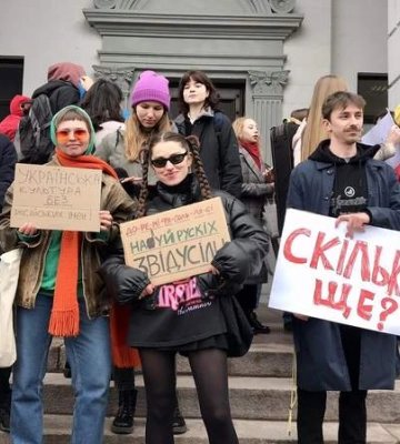 &quot;Стыд, сколько еще?&quot;: студенты консерватории протестуют на Майдане из-за Чайковского
