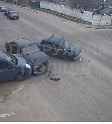 У центрі Кропивницького зіштовхнулися три аітівки (ВІДЕО)
