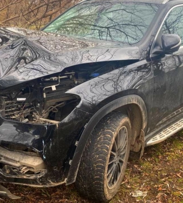 Як покарали водія, котрий у Луцьку врізався в автобус і заховав розтрощений елітний позашляховик в кущах
