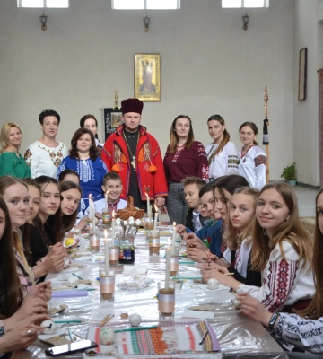 На Рахівщині відбувся майстер-клас з виготовлення писанок для парафіяльної молоді