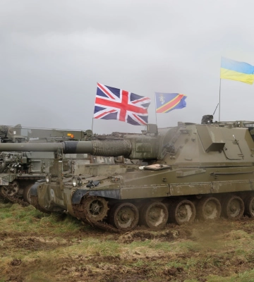 У Британії друга група українських військових завершує навчання на САУ AS90