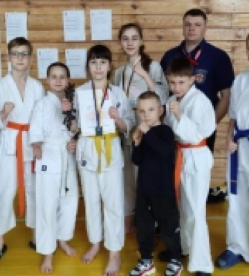 Юні каратистки з Корця повернулися зі змагань чемпіонками України