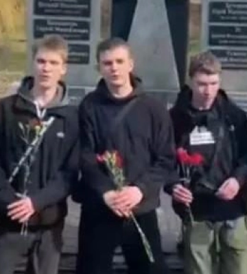Розпивали алкоголь біля меморіалу загиблим воїнам: на Чернігівщині виписали адмінпротоколи неповнолітнім та їх батькам