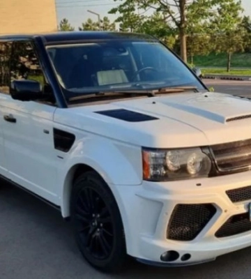 В Киеве заметили эксклюзивный Range Rover Sport от элитного ателье Mansory, фото