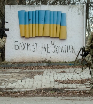 Год назад здесь бурлила жизнь: военные показали разрушенный Бахмут с высоты птичьего полета