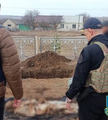 На Харьковщине эксгумировали тело женщины, погибшей от российских обстрелов в прошлом году