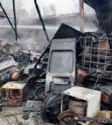 У Мукачеві згоріла надвірна споруда