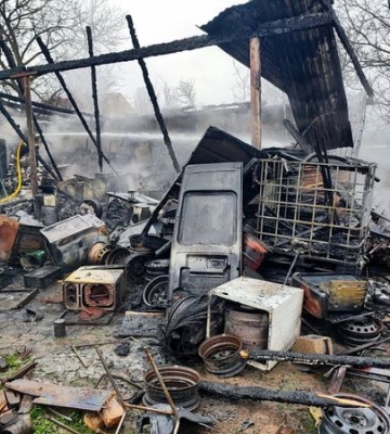 У Мукачеві згоріла надвірна споруда