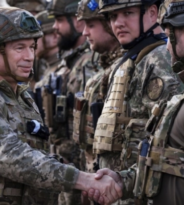 Сирський після поїздки в Бахмут розповів про ситуацію навколо міста