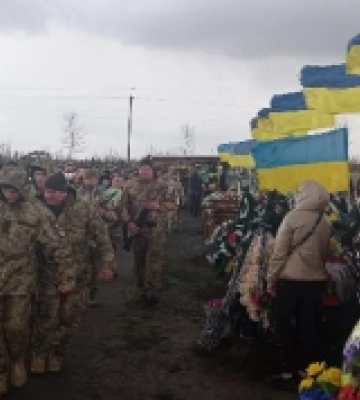 В Острозі провели в останню дорогу 24-річного воїна Олександра Повара