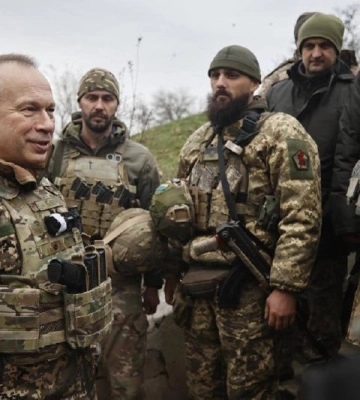 Сирський після поїздки в Бахмут розповів про ситуацію навколо міста