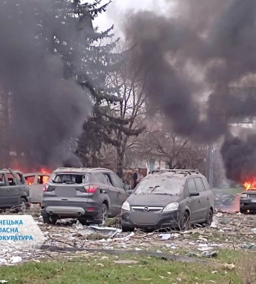 Фото последствий обстрела Славянска: 2 жертвы, 25 пострадавших, разбор завалов продолжается