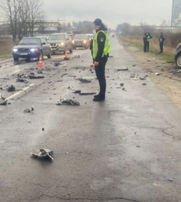 На Львівщині «Audi» врізалось у фуру: загинув водій легковика (ФОТО, ВІДЕО)