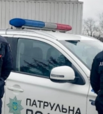 У Сарнах машиніст потяга вчасно помітив чоловіка, який лежав на коліях