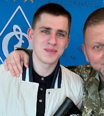 Знищив штурмову групу окупантів: Залужний нагородив Золотим Хрестом солдата Руслана Зубарєва