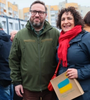 Европейские дипломаты посетили украинских переселенцев в модульном городке Львова (ФОТО)