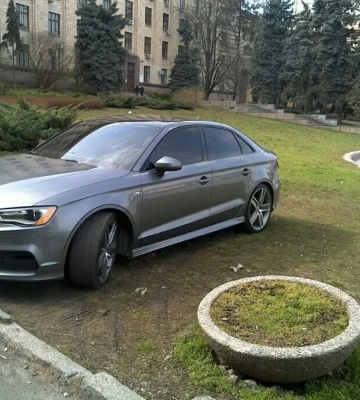 Топ-5 автохамів тижня: у Дніпрі наклали більше 5 000 штрафів за порушення правил паркування