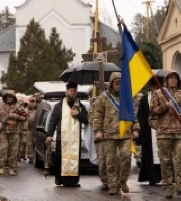 В Ужгороді попрощалися із загиблим воїном Сергієм Грабом