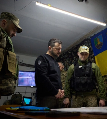 Зеленский посетил воинов &quot;на передке&quot; в Запорожской области
