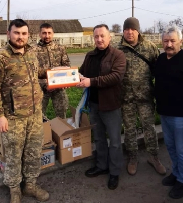 Реанімаційна апаратура та медикаменти: волиняни завезли вантаж для військових на передову