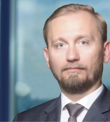 Как главный юрист «ПриватБанка» уехал за границу во время войны, проверит пограничная служба